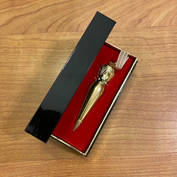 Christian Louboutin Velvet Matte Lip Color - Very Gil - Picture 9 of 13